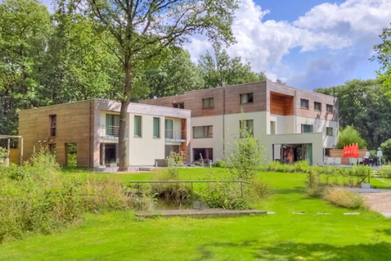 Utopia Hotel Mons - photo 0