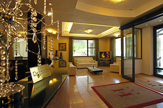 Euro hotel - photo 2